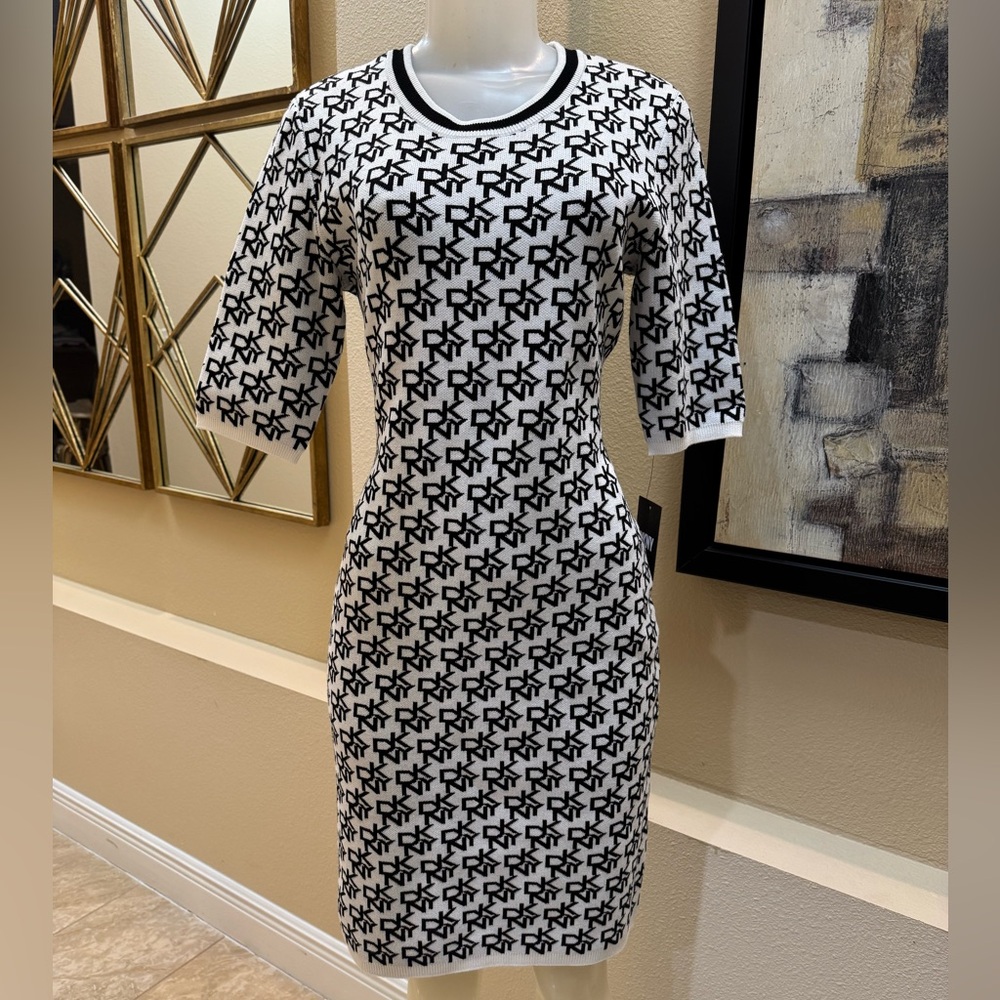 DKNY Women's Sweater Dress. NWT size Smalll